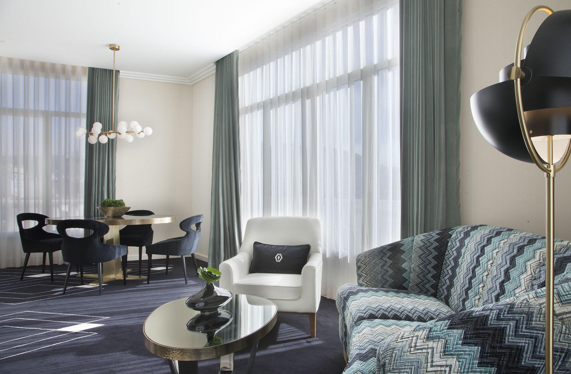 Altis Avenida Hotel Lisbon Exterior photo A suite at the hotel