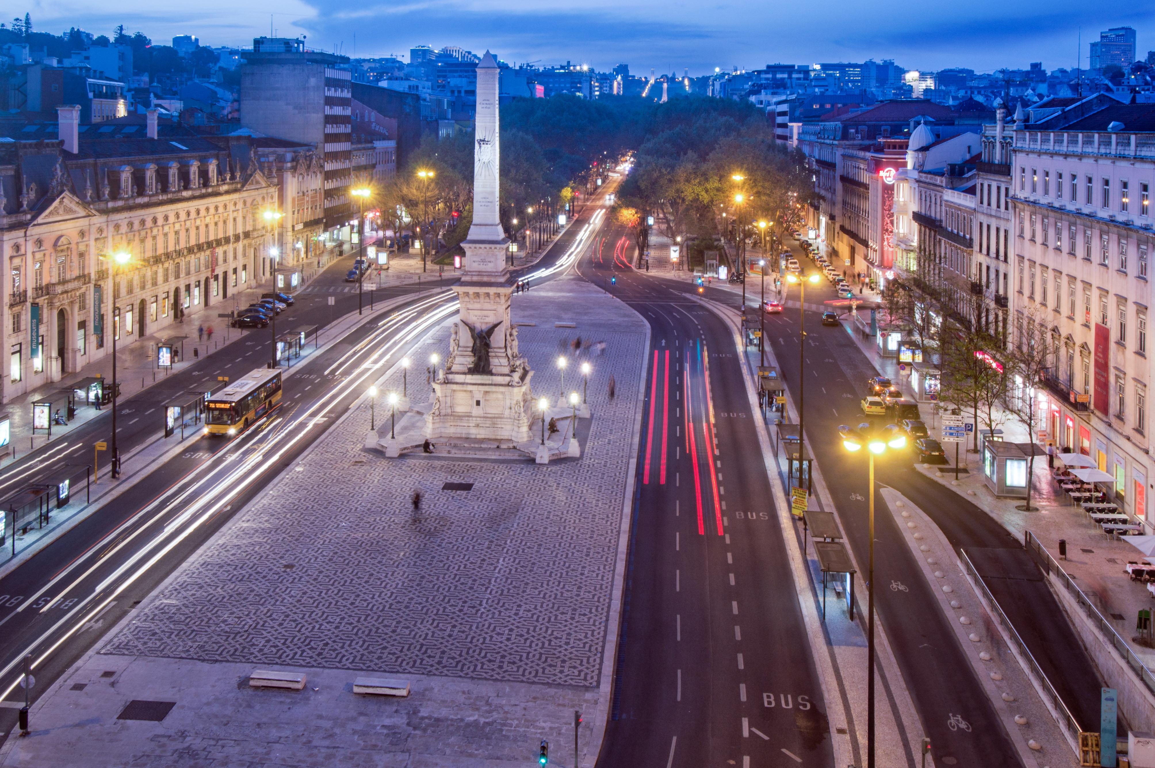 Altis Avenida Hotel Lisbon Exterior photo The Avenue des Gobelins, with the Nelson Column in the background